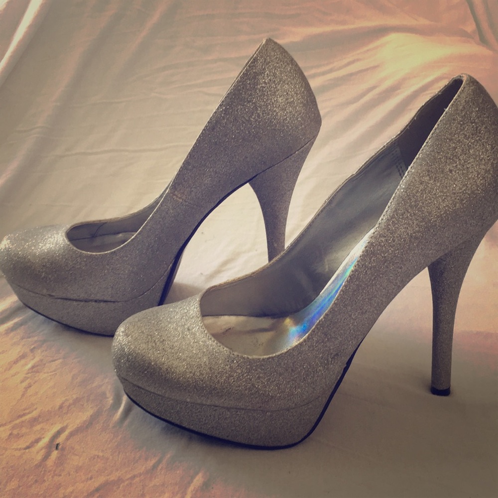 Shi- Silver Glittered Heels